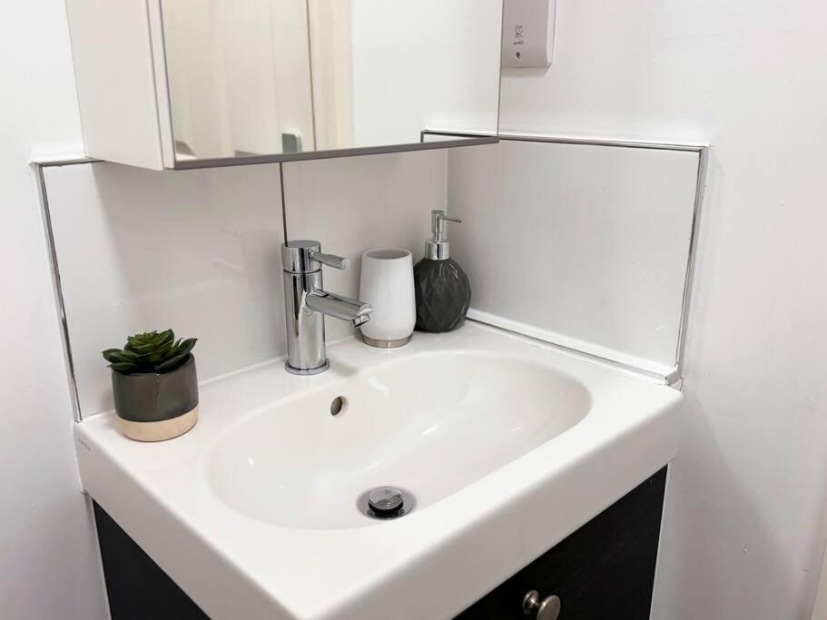 Apartment Alluring 30min To & Free Parking