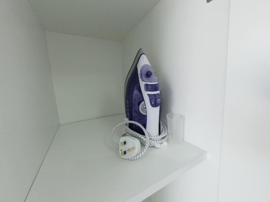 Alluring 30min To & Free Parking Apartment *