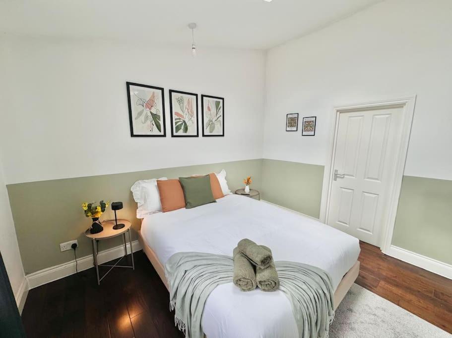 Alluring 30min To & Free Parking * London