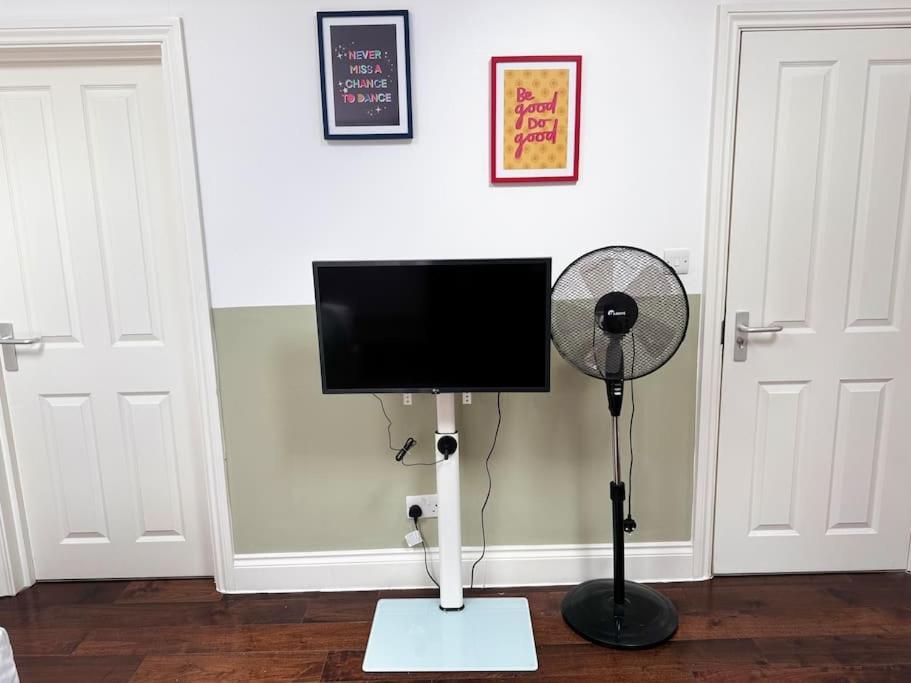 Alluring 30min To & Free Parking Apartment London