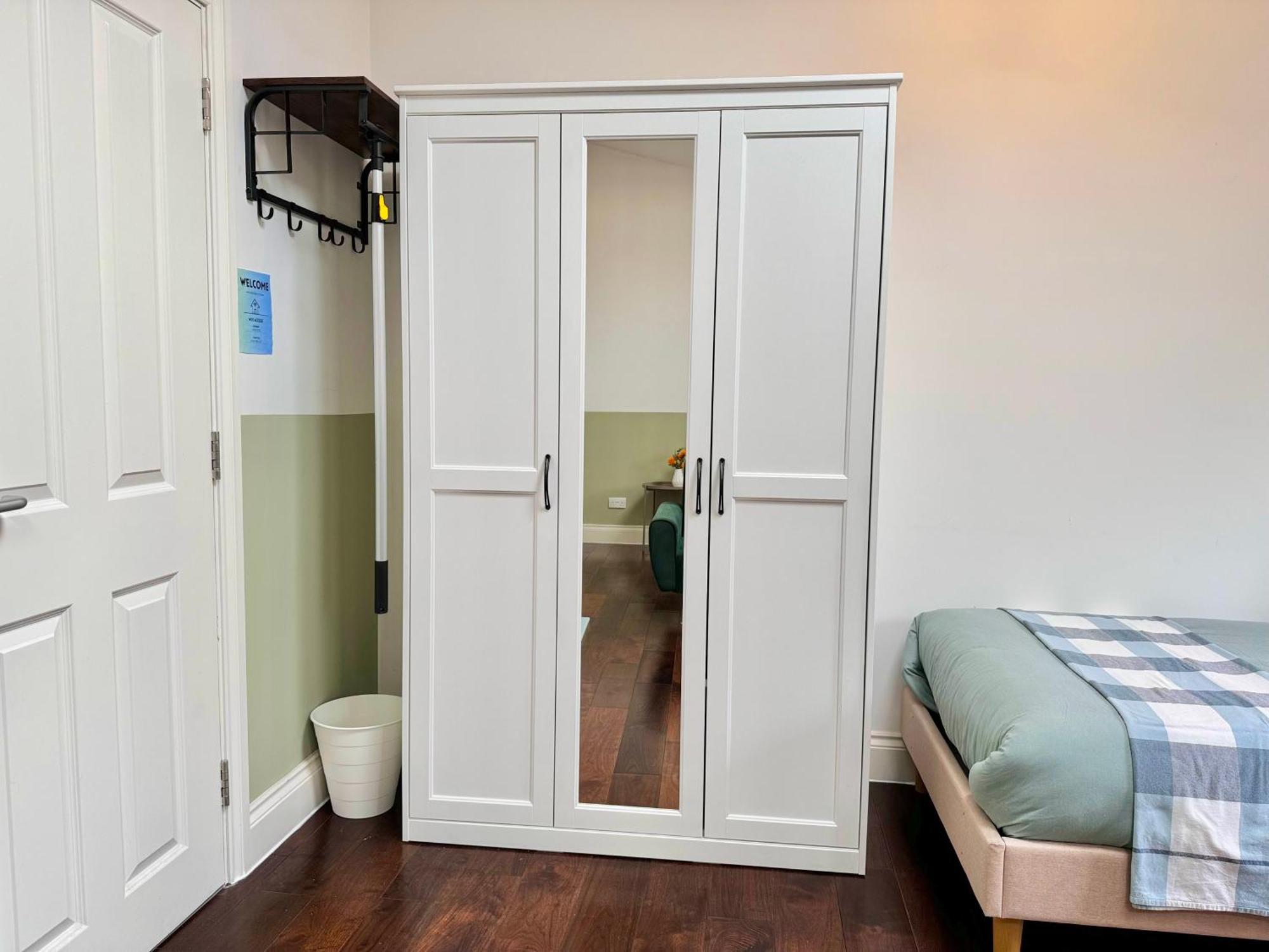 Alluring 30min To & Free Parking Apartment London
