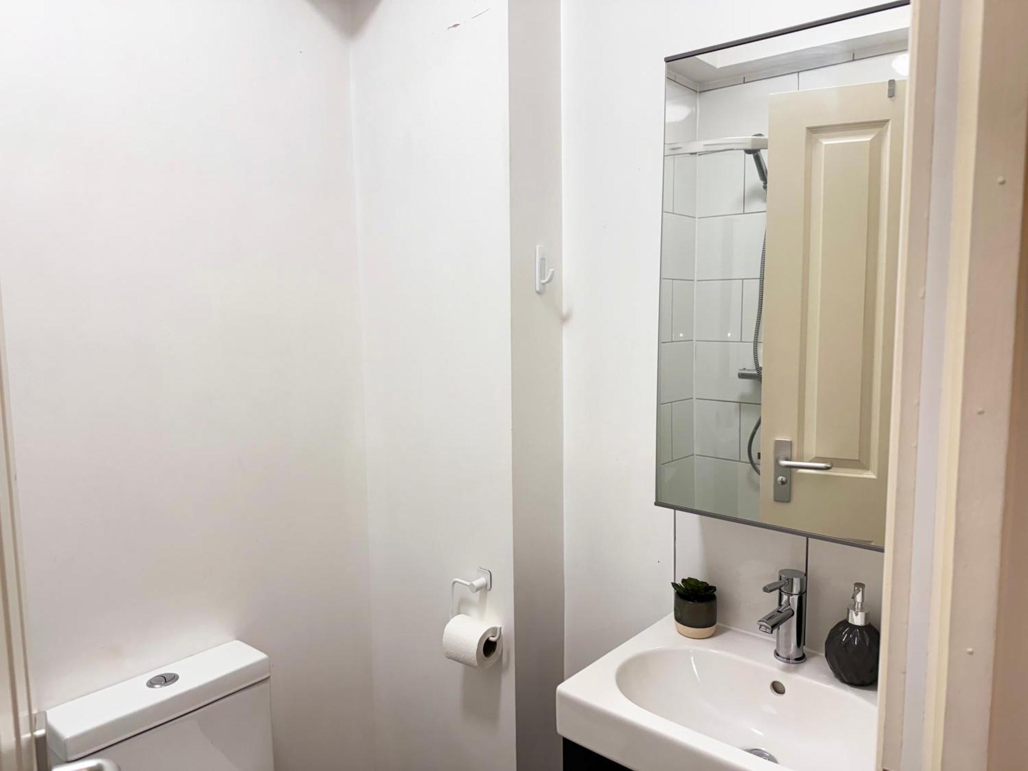 Alluring 30min To & Free Parking * London
