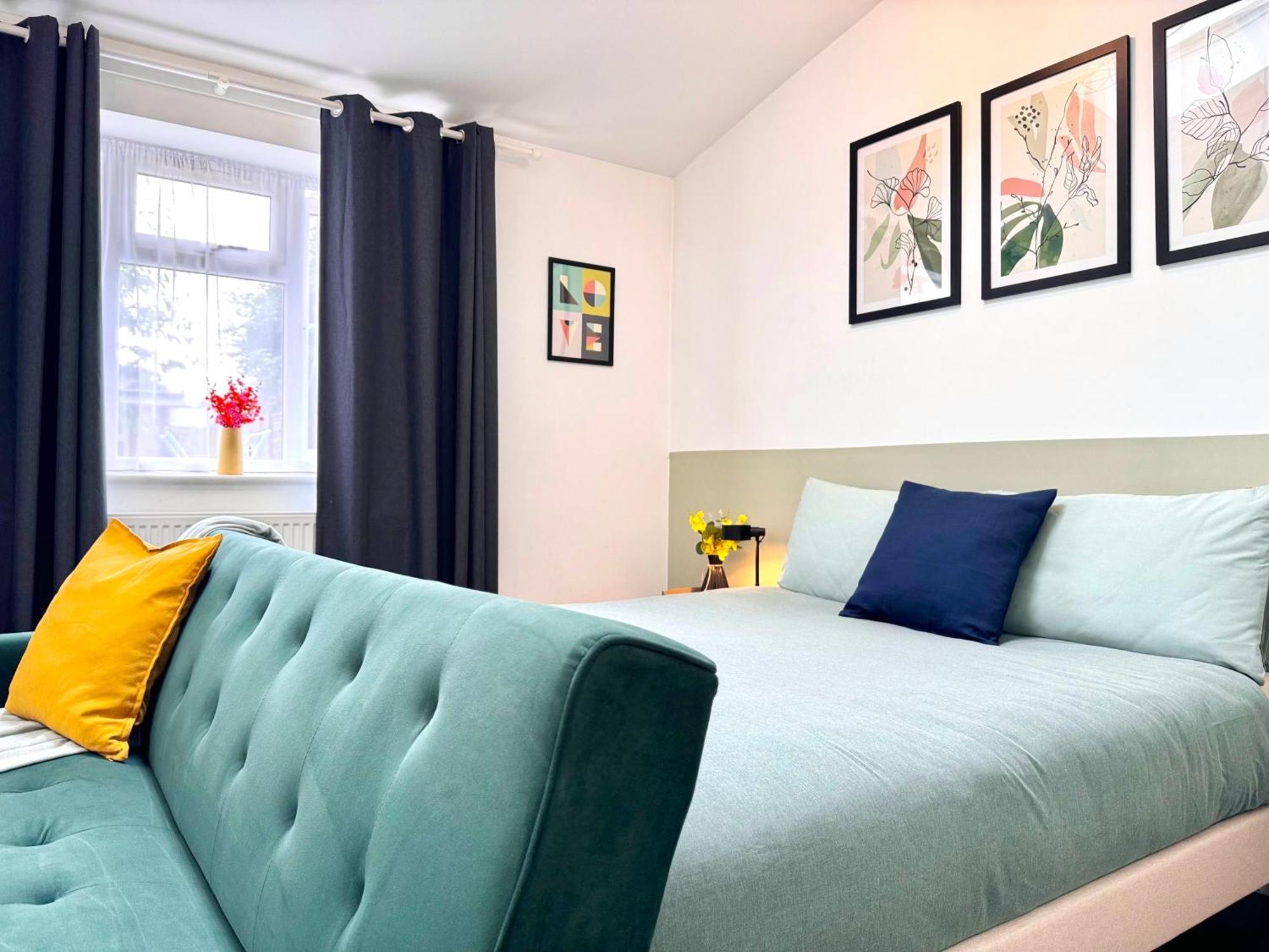 Alluring 30min To & Free Parking Apartment *