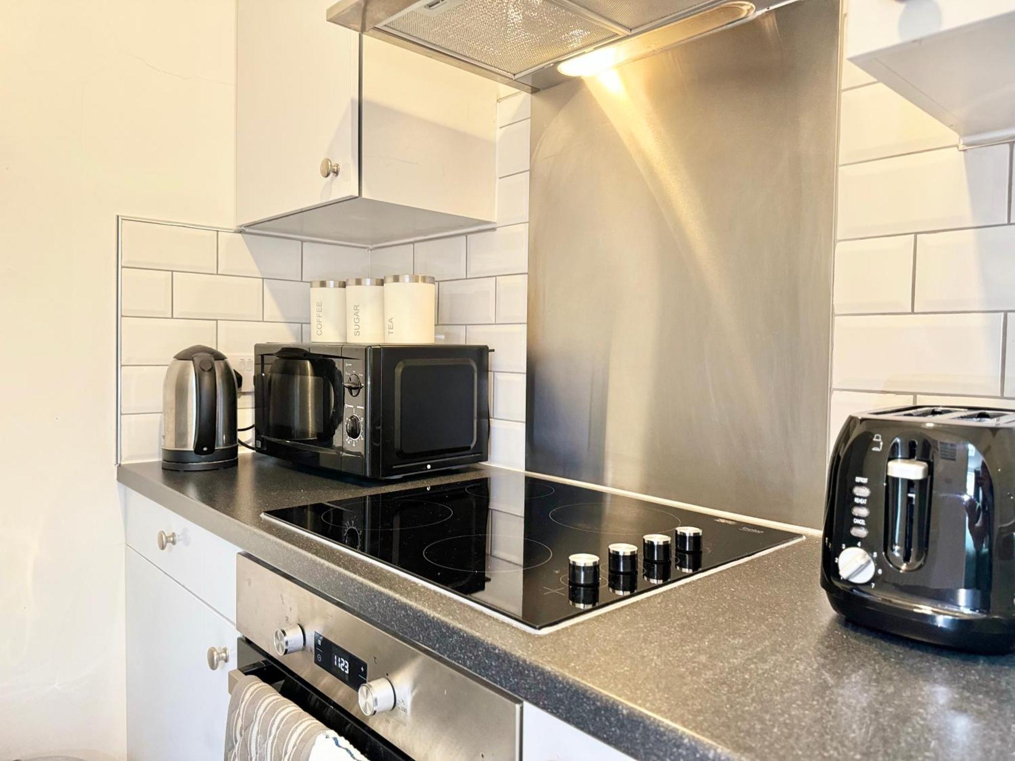 Apartment Alluring 30min To & Free Parking